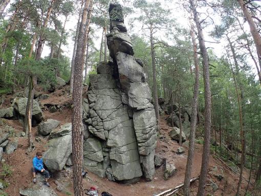 Wielbłądek w rejonie Skał Malwy na stokach Garncarza