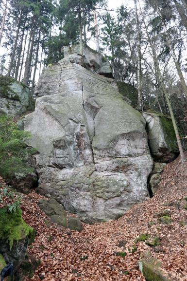 Skała Budda w rejonie Toczek koło Szczytnej