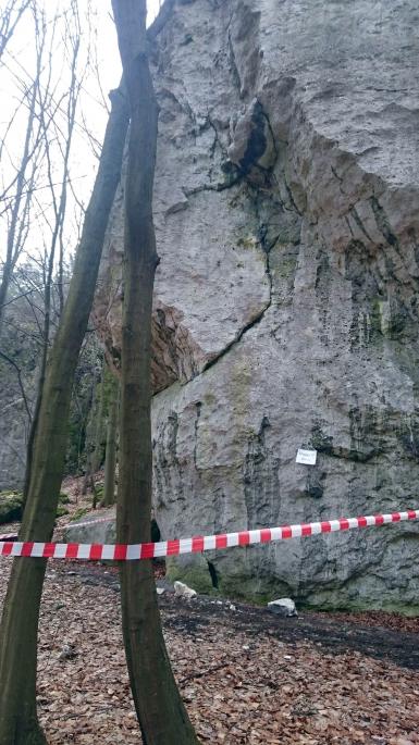 Uwaga na niebezpieczeństwo w Sowich Skałach